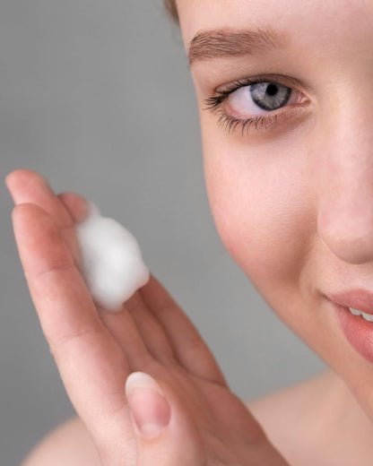 CELENES by sweden cleansing foaming gel vitamin c+ - غسول جل بفيتامين سي من سيلنيس للبشرة الدهنية والمختلطة