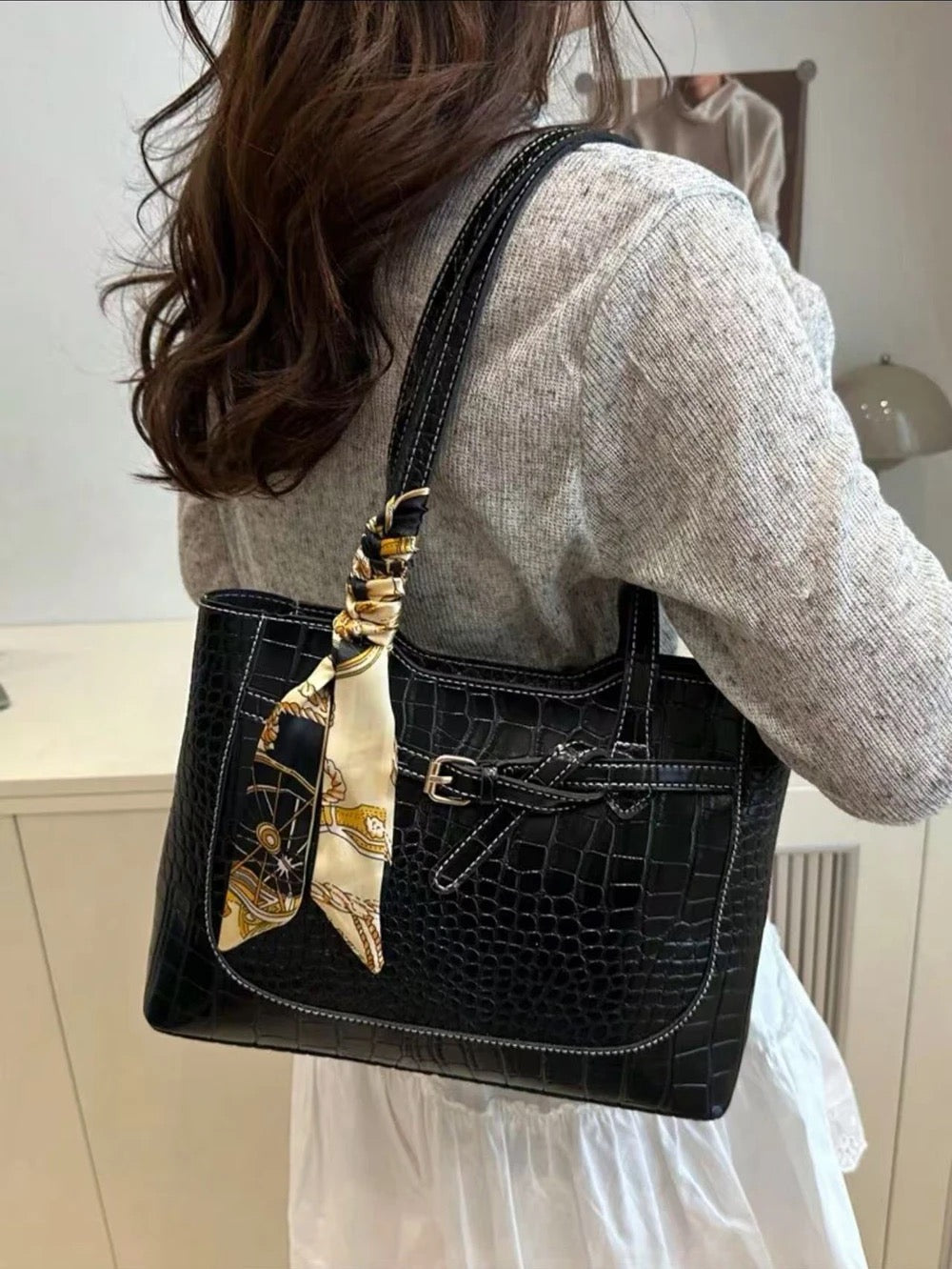 Luxury and Practical Leather Women's Shoulder Bag
