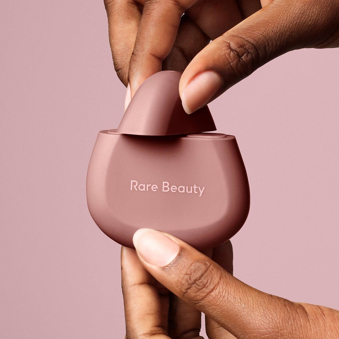 rare beauty find comfort hand cream - كريم اليد رير بيوتي من سيلينا كوميز