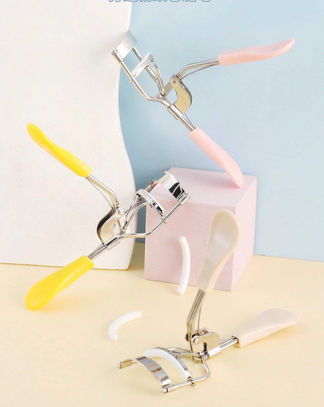 Eyelash curler tool - أداة تجعيد الرموش