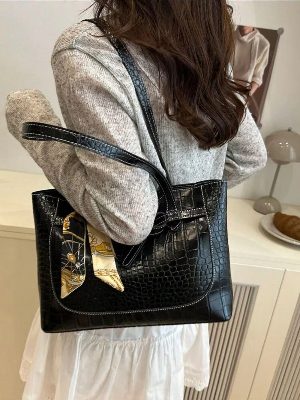 Luxury and Practical Leather Women's Shoulder Bag