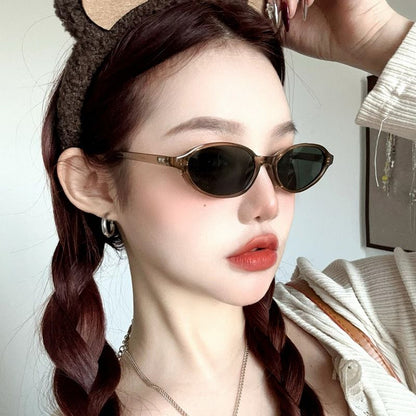 نظارة شمسية بيضاوية صغيرة بتصميم كلاسيكي