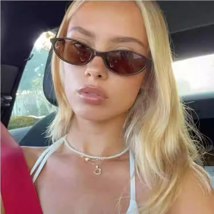 نظارة شمسية بيضاوية صغيرة بتصميم كلاسيكي