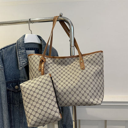 طقم حقيبة تسوق واسعة مع محفظة صغيرة بنقش مونوغرام