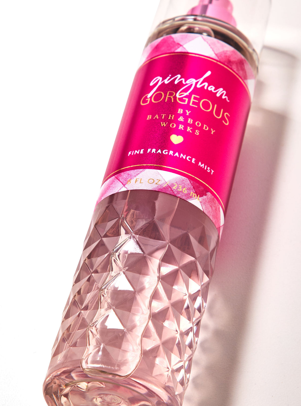 Bath & Body Works Gingham Gorgeous Fine Fragrance Mist 236ml - معطر الجسم من باث اند بودي برائحة الفراولة الوردية