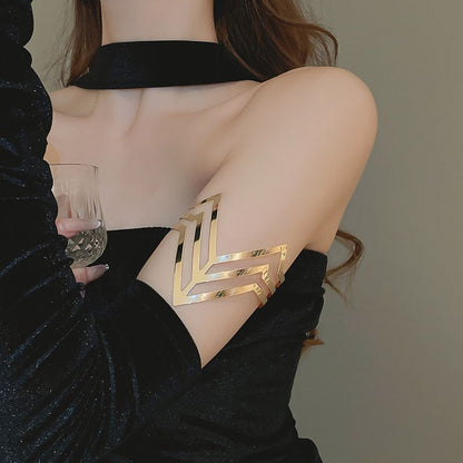 سوار ذراع ذهبي مفتوح
